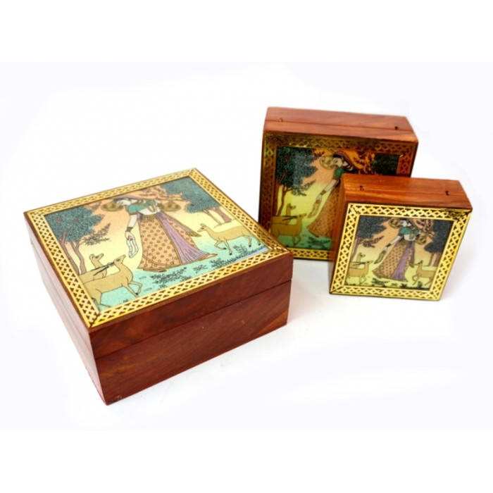 Box with pictures of Gopi semi-precious stones