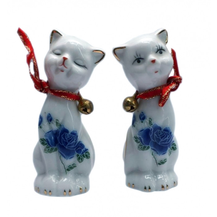Cat with a cat separately faience