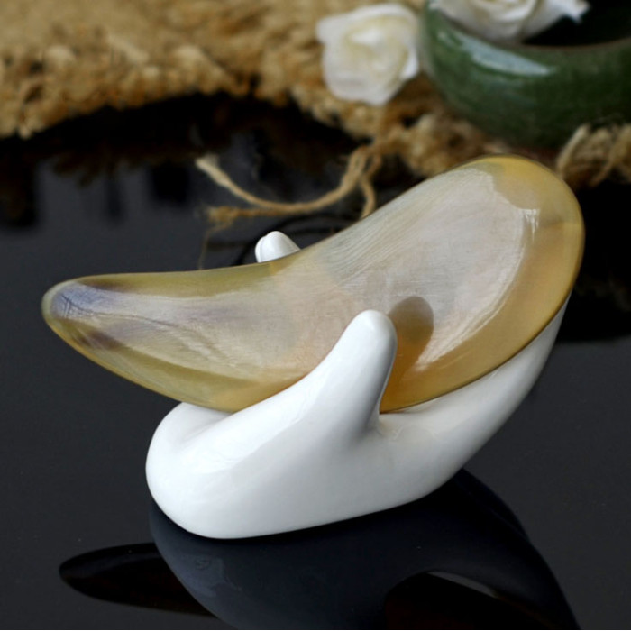 Massager made of Gua Sha horn "Drop" light Art.6001