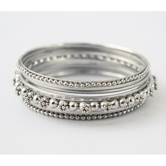 Set of 9 ring bracelets white