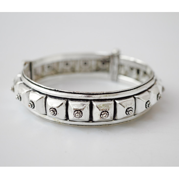 Detachable ring wrist bracelet