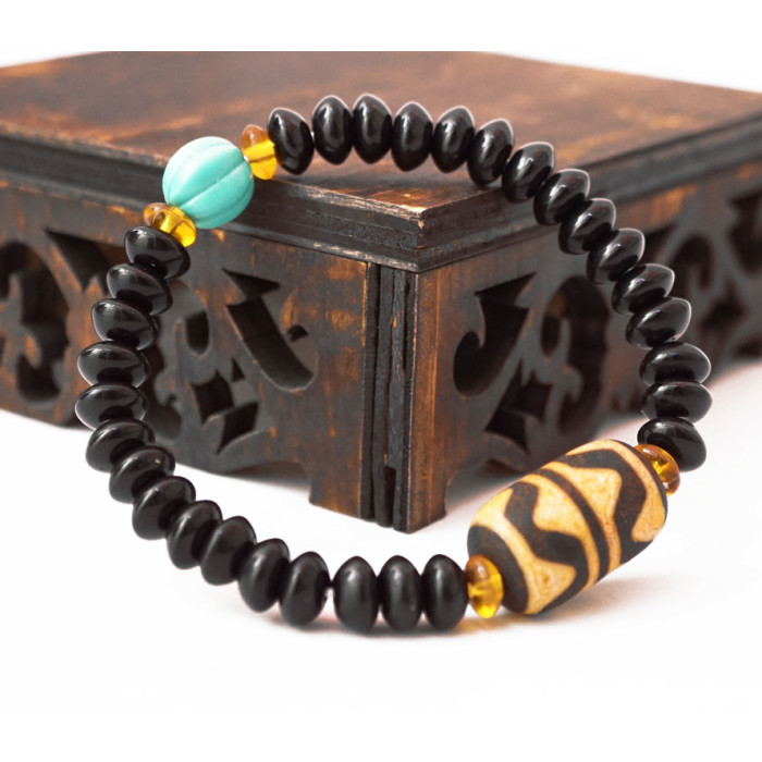 Bracelet DZI with agate beads "Tiger tooth"