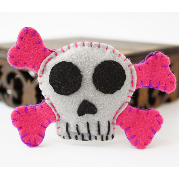 Felt Brooch Skull Gray