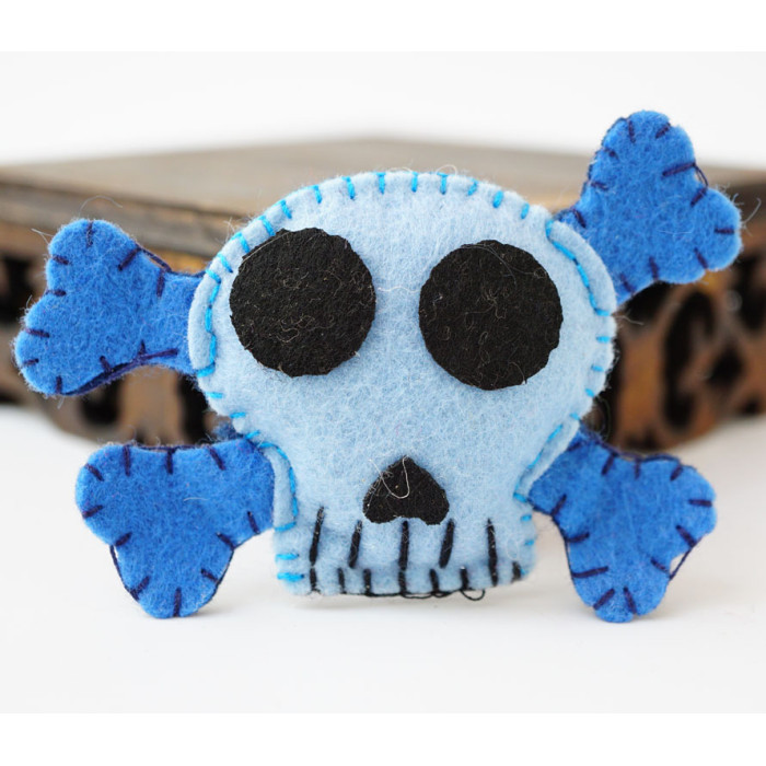 Felt brooch Skull Blue