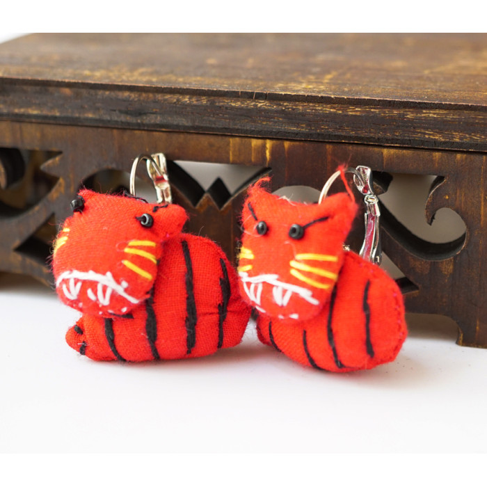 Rag earrings Striped cat red