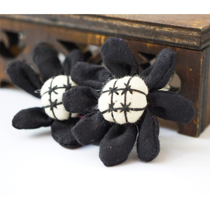 Rag earrings Flower black