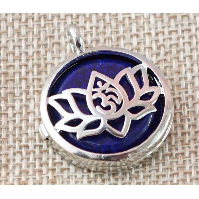 Pendant opening OM in the Lotus insert Lapis Lazuli