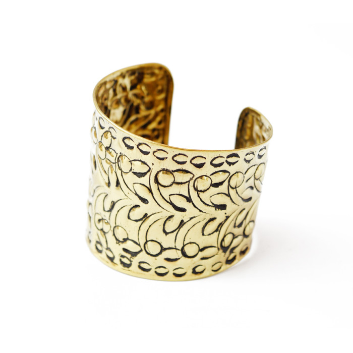 Bracelet Staple Chasing versatile yellow metal