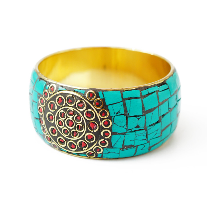 Bracelet ring inlaid with natural stones