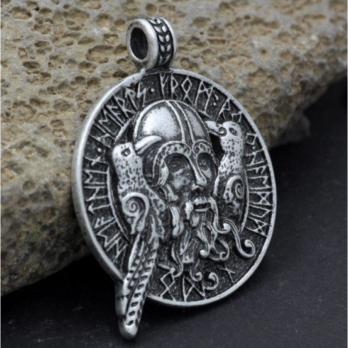 Pendant Two ravens