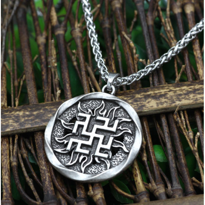 Pendant Overcoming Grass