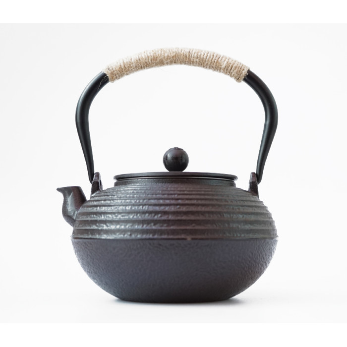 Cast iron teapot Tetsubin with a sieve "Strip" 1100 ml.