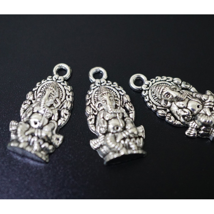 Amulet in Ganesh's purse under silver 10 pieces