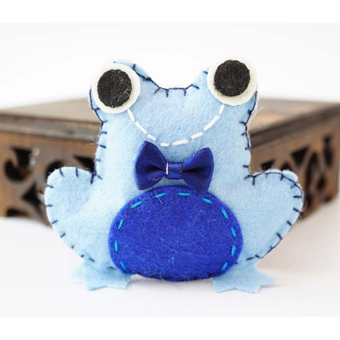  Brooch Frog Blue